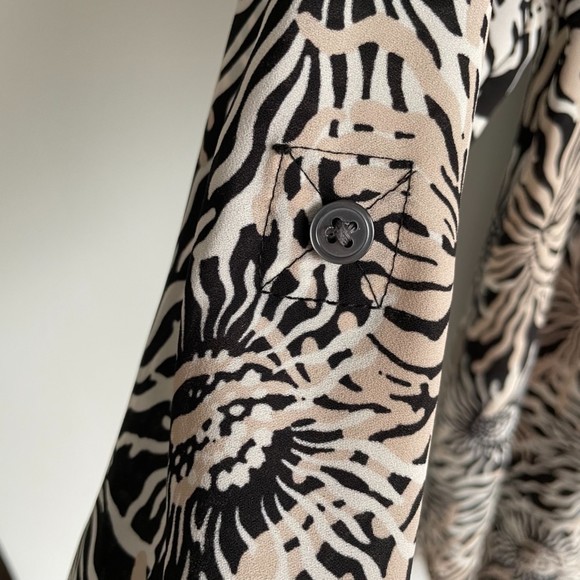 Loft Black and Cream Semi Sheer Floral Roll Tab Sleeve Career Ladies Blouse, M - Picture 7 of 8